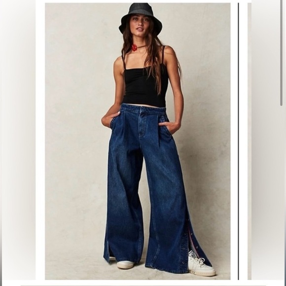 New! We the free- Time Warp Wide Leg Jeans Buttons TO THE SIDE 👖 Sz 26 NWT - Picture 1 of 7